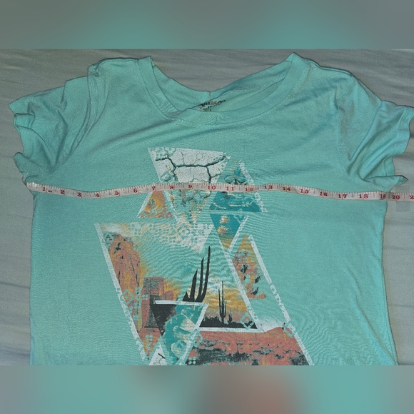 Arizona Jean Co. Short Sleeve Tee w/Hi-Lo Split Hem, Western Design, Large - Picture 2 of 11